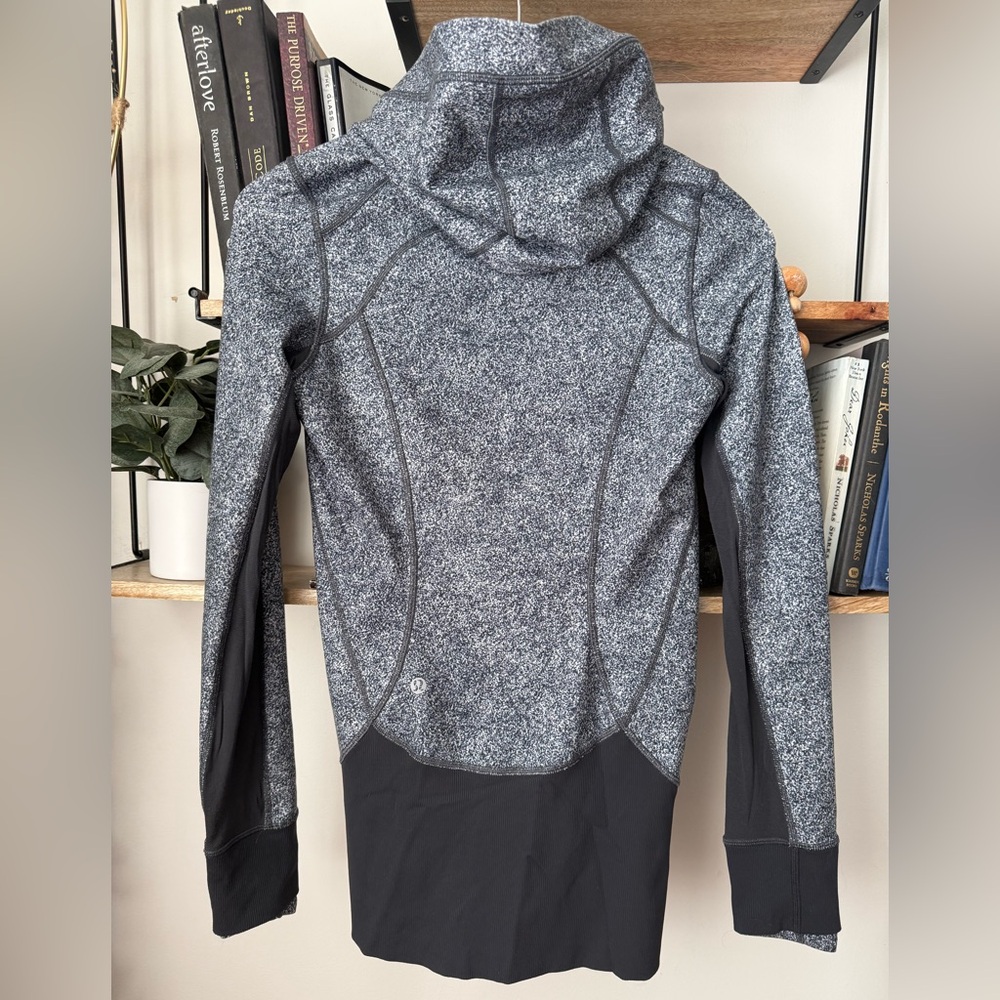 Lululemon Daily Practice
Jacket in Rio Mist - Picture 5 of 11